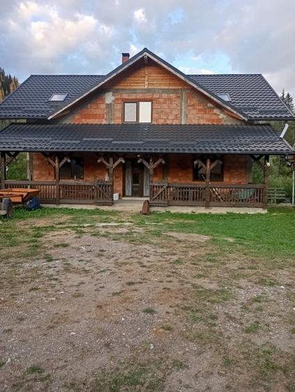 Casa si teren de vanzare - 2