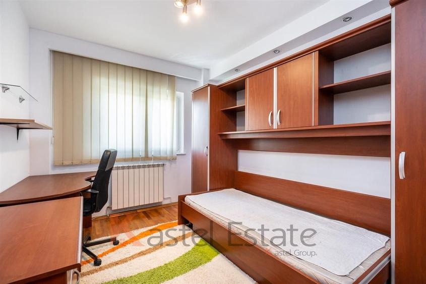 Apartament cu 3 camere semidecomandat, mobilat în Titan