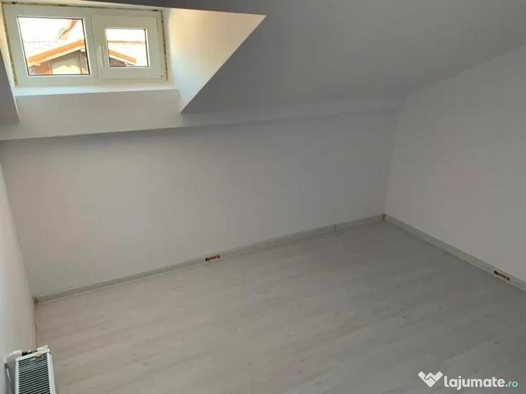 Casă cu 9 camere cu Teren 212 Mp în Dacia
