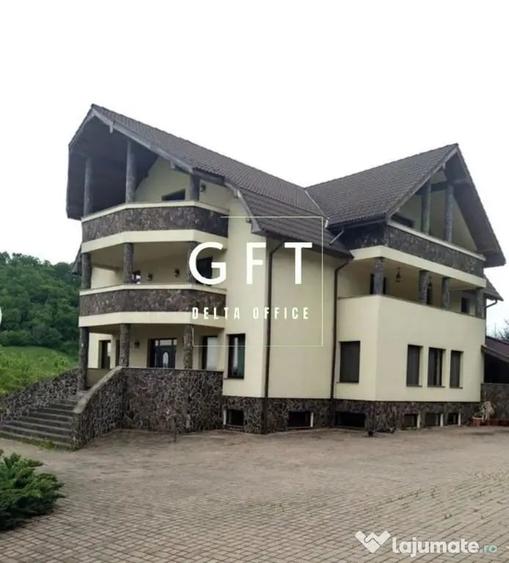 Casă cu 14 camere cu Teren 3500 Mp în Central