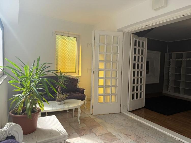 Apartament cu 4 camere decomandat, mobilat în Barbu Văcărescu