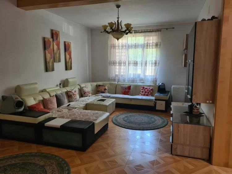 Casă individuală cu 5 camere cu Canalizare în Central