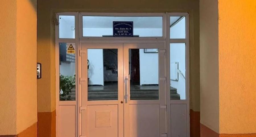 Apartament cu 2 camere decomandat, mobilat în Vitan