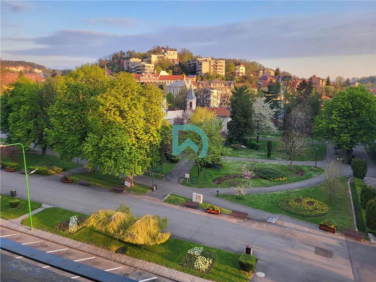 Apartament cu 2 camere semidecomandat, mobilat în Ultracentral