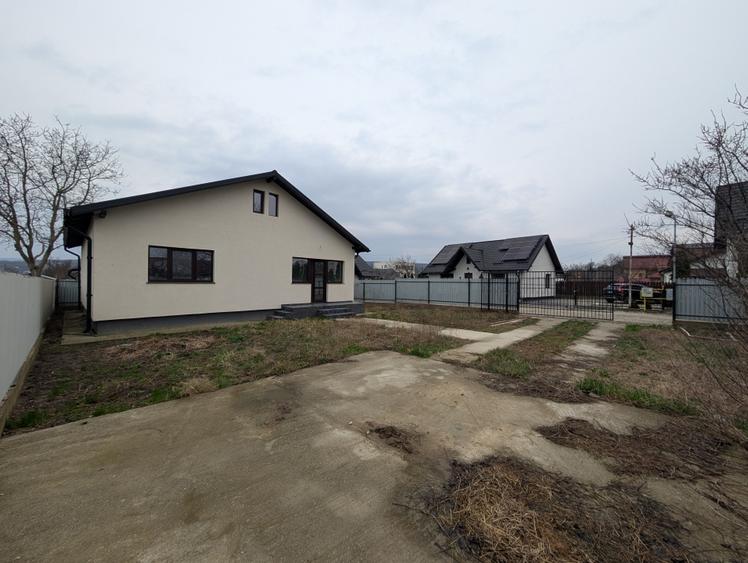 Casă individuală cu 2 camere cu Teren 315 Mp în Hemeiuș