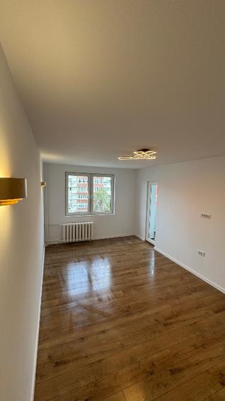Apartament cu 3 camere decomandat în Ștefan cel Mare