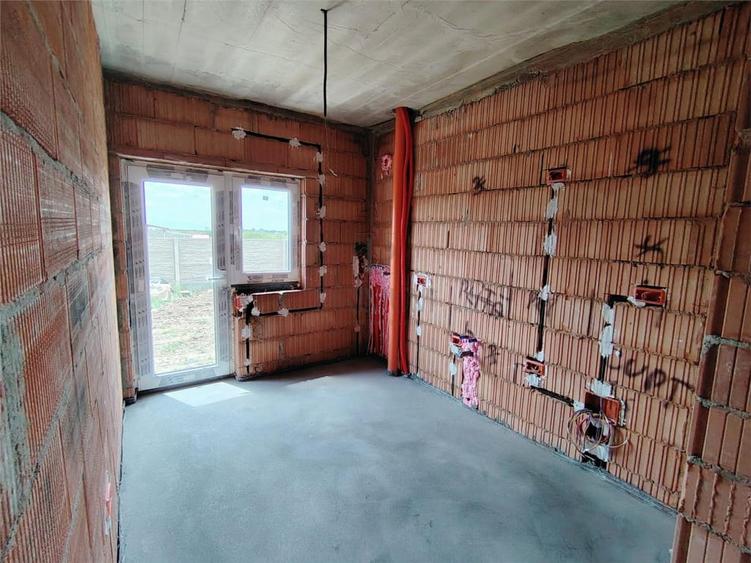 Casă cu 3 camere cu Teren 334 Mp în Moșnița Nouă