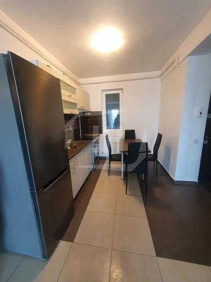 Apartament cu 3 camere semidecomandat în Iris