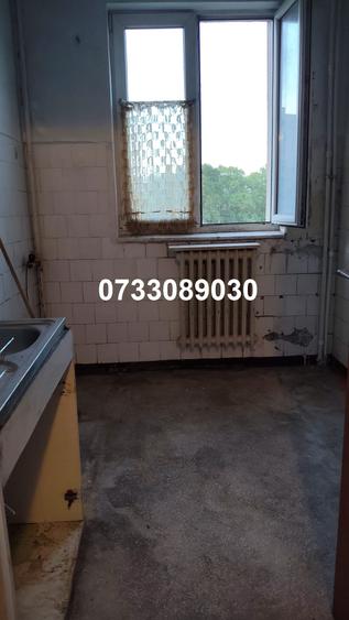 Apartament cu 3 camere semidecomandat în Drumul Taberei