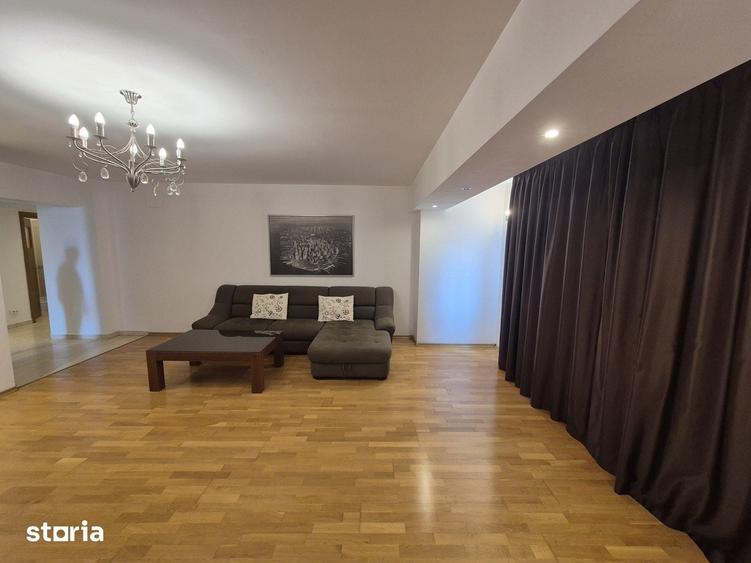 Apartament cu 3 camere în Centrul Civic