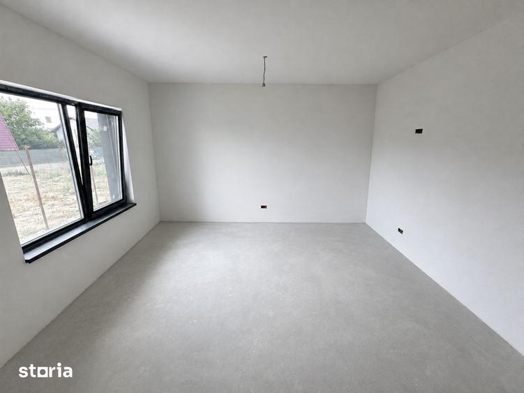 Casă cu 4 camere cu Teren 200 Mp în Holboca