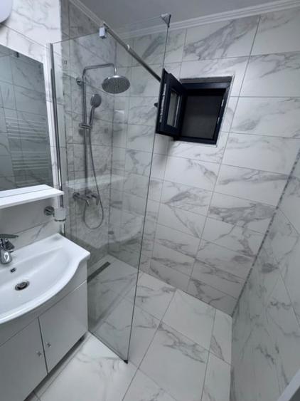 Apartament cu 2 camere decomandat în Poarta 6
