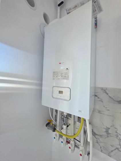 Apartament cu 2 camere decomandat în Tractorul