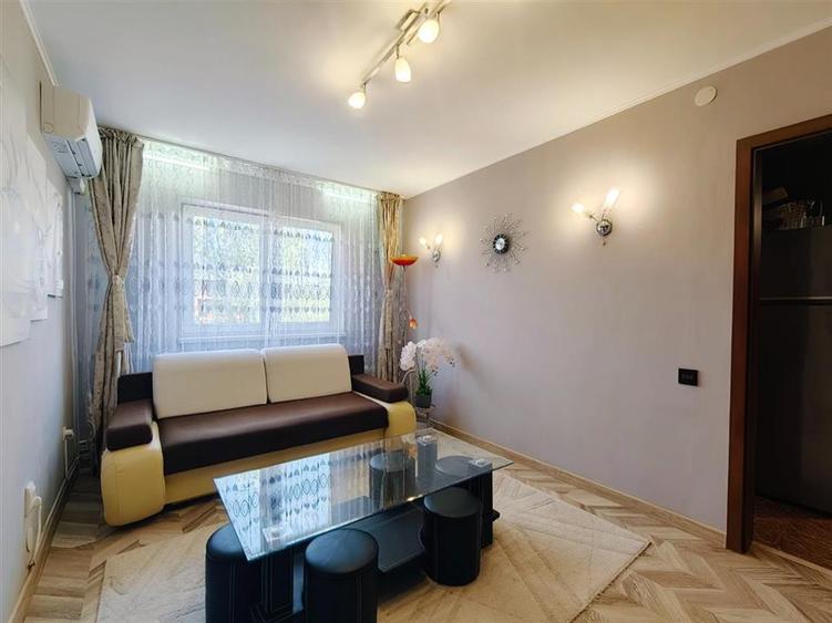 Apartament cu 3 camere semidecomandat în Florilor