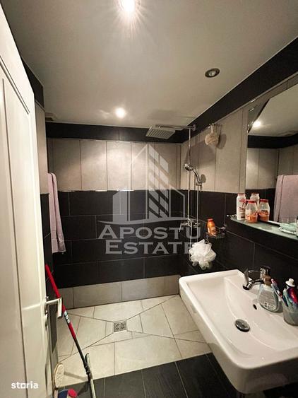 Apartament cu 4 camere semidecomandat, mobilat în Central