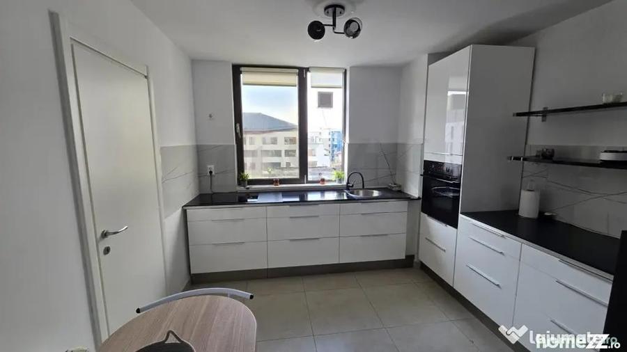 Apartament cu 5 camere decomandat în Herăstrău