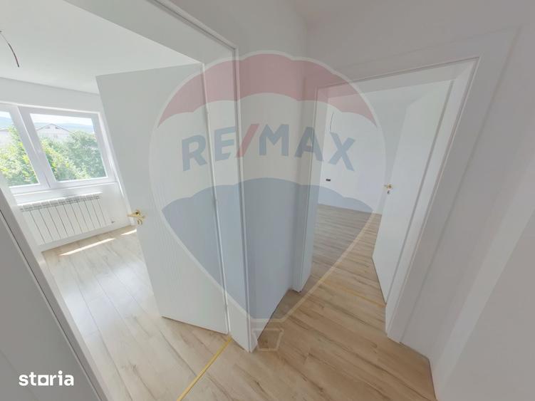 Apartament cu 4 camere decomandat în Central