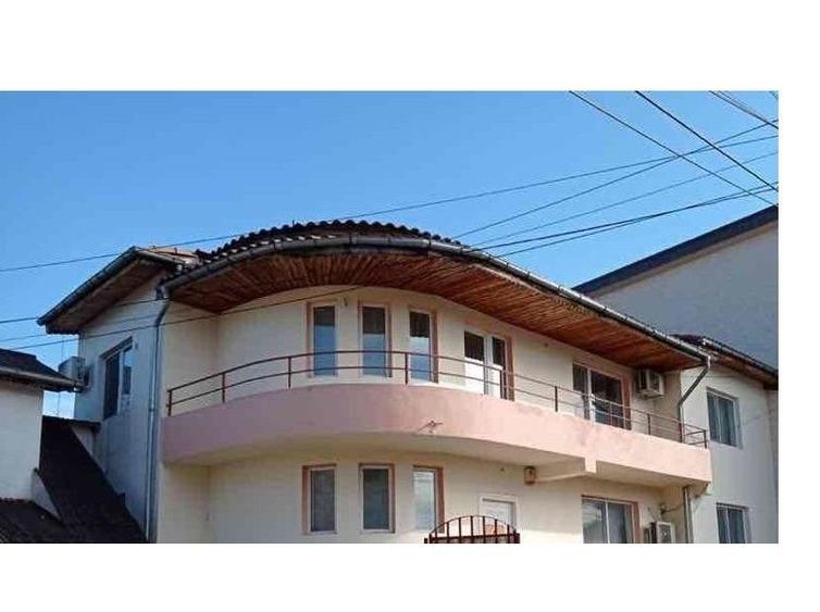 Casă cu 7 camere cu Teren 250 Mp în Vitan