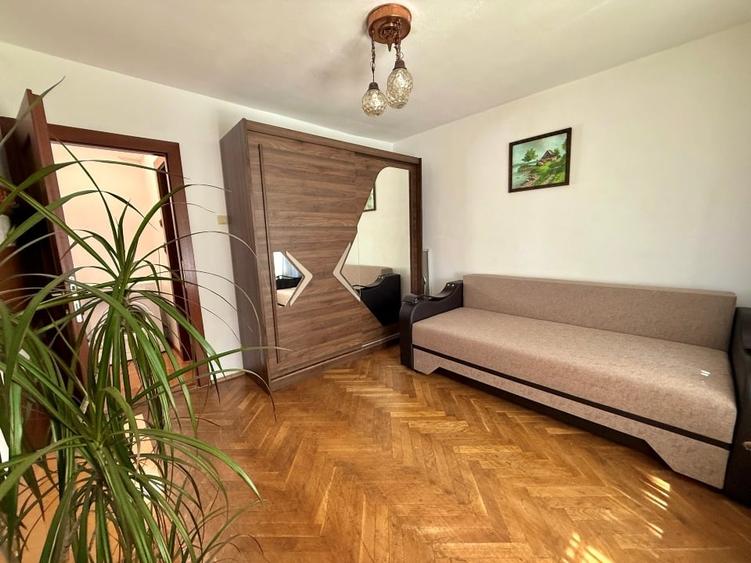 Apartament cu 3 camere decomandat, mobilat în Aradului