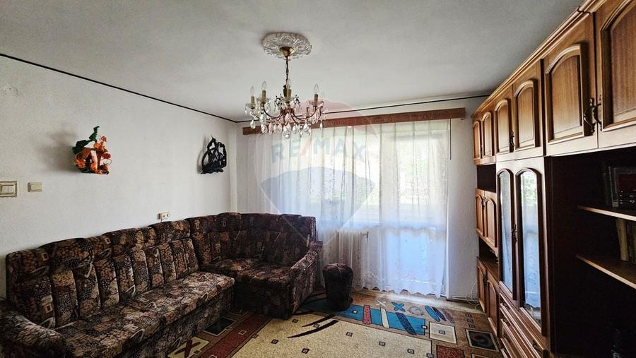 Apartament cu 4 camere decomandat, mobilat în Mărăței