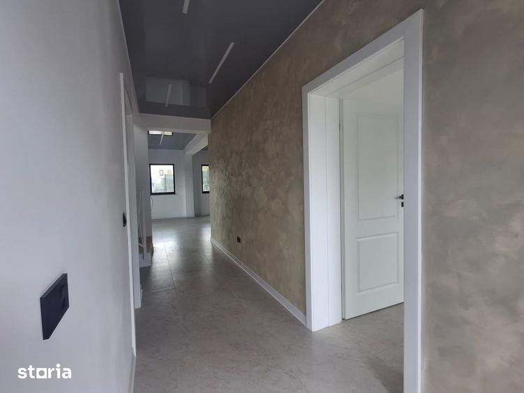 Casă cu 5 camere cu Teren 477 Mp în Bârnova