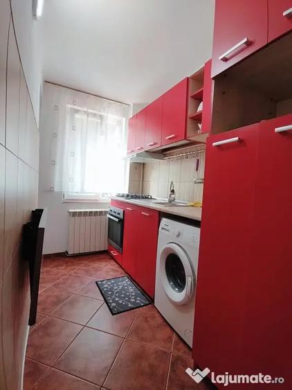 Apartament cu 3 camere decomandat în Sud