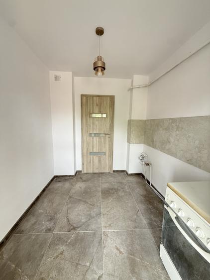 Apartament cu 3 camere decomandat, mobilat în Lipovei