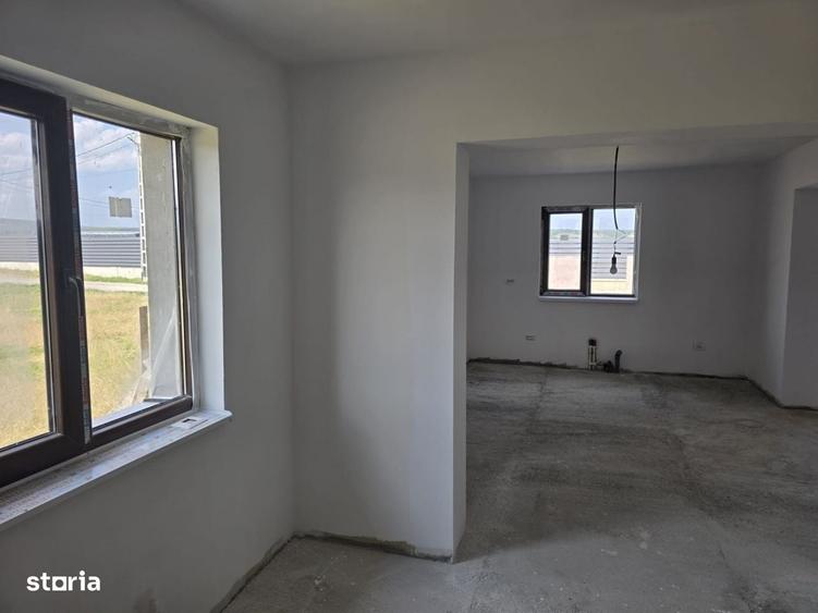 Casă cu 3 camere în Dumbrava