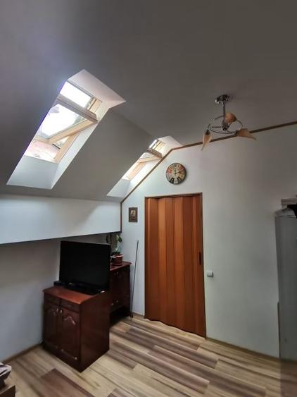Apartament cu 4 camere semidecomandat, mobilat în Florilor