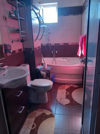 Apartament cu 2 camere decomandat, mobilat în Rogerius
