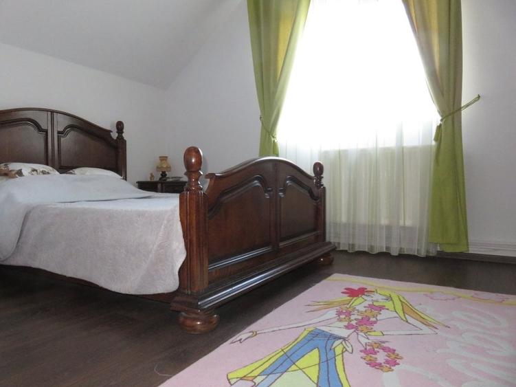 Casă individuală cu 5 camere cu Canalizare în Sânnicoară