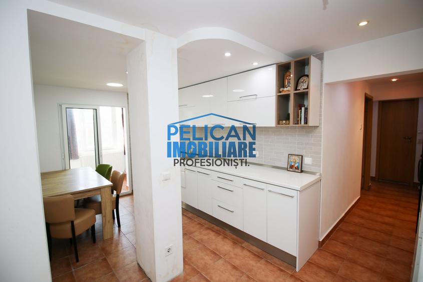 Apartament cu 3 camere decomandat, mobilat în E3