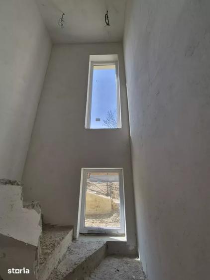 Casă individuală cu 5 camere cu Canalizare în Borhanci