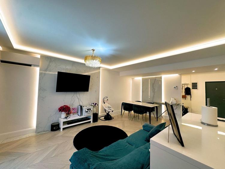 Apartament cu 3 camere decomandat, mobilat în P-ța Unirii