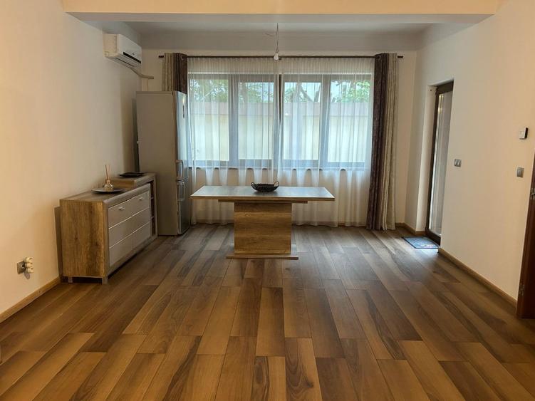 Casă cu 5 camere cu Teren 221 Mp în Obor