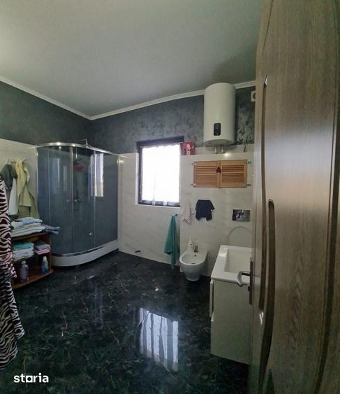 Casă cu 7 camere cu Teren 8000 Mp în Cosmești