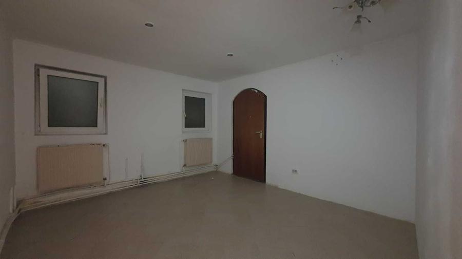 Spațiu comercial, de 65 mp, în Periș