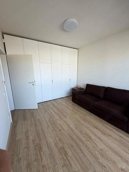 Apartament cu 3 camere semidecomandat în Dumbrăvița