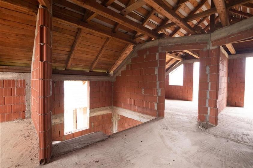 Casă individuală cu 5 camere cu Teren 752 Mp în Oșorhei