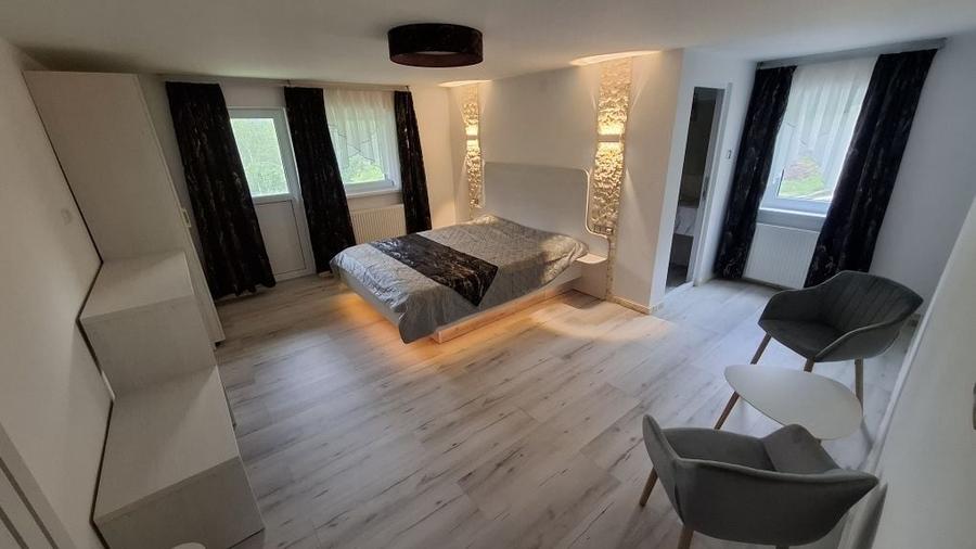 Casă cu 4 camere în Central