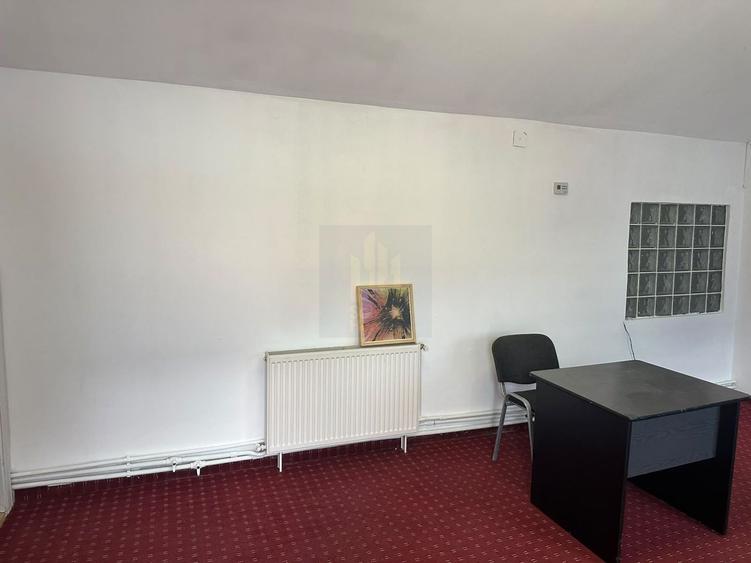 Casă individuală cu 16 camere cu Canalizare în Central