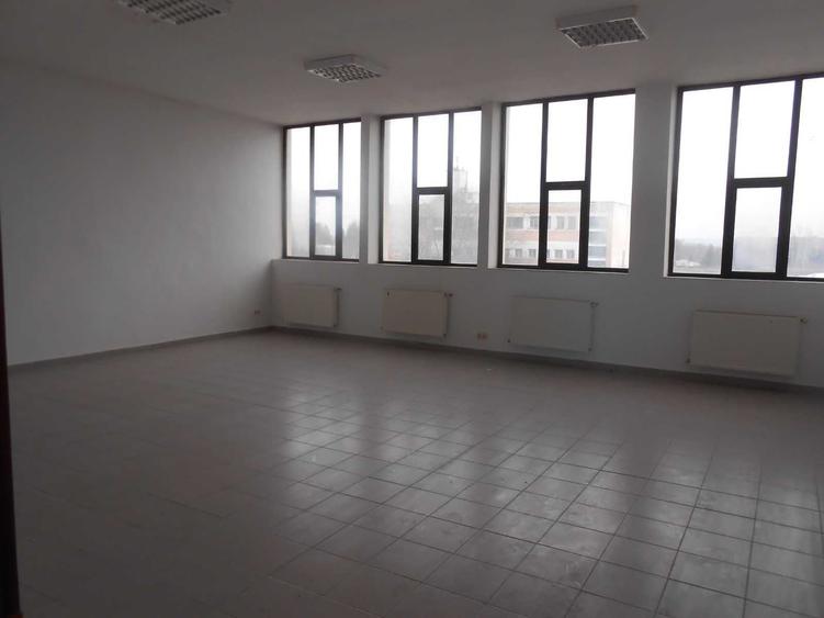Spațiu comercial, de 800 mp, în Central