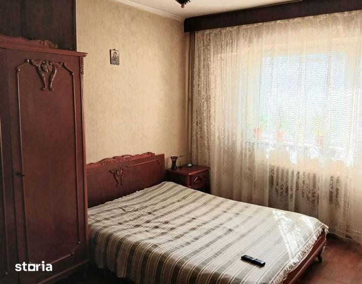 Apartament cu 3 camere decomandat în Viziru 2