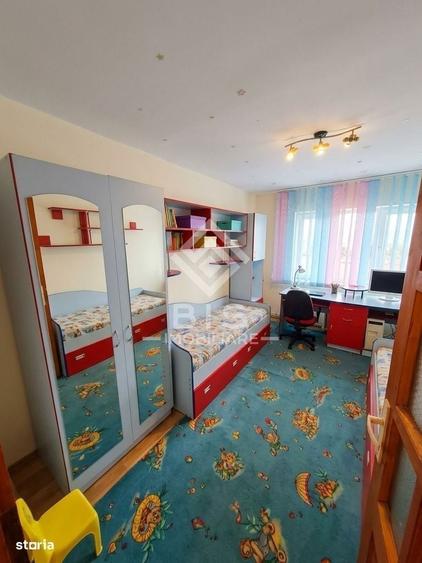 Apartament cu 4 camere decomandat în Central