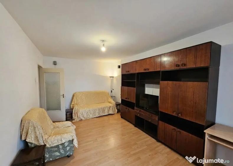 Apartament cu 3 camere decomandat în Răcădău