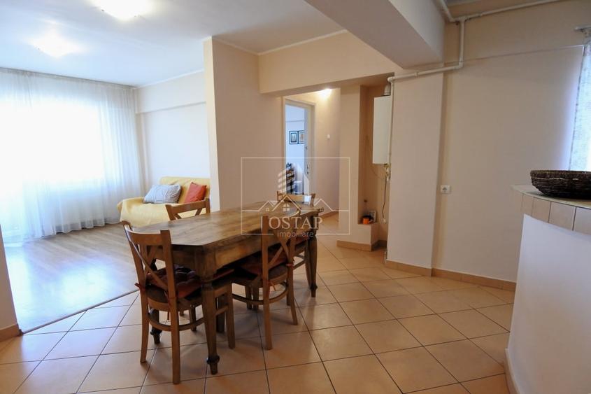 Apartament cu 4 camere decomandat în Republicii