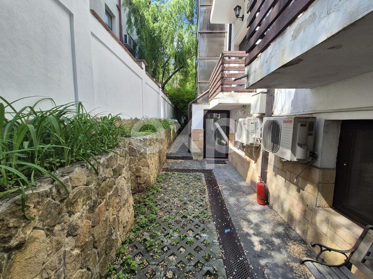 Apartament cu 3 camere semidecomandat în Lacul Tei