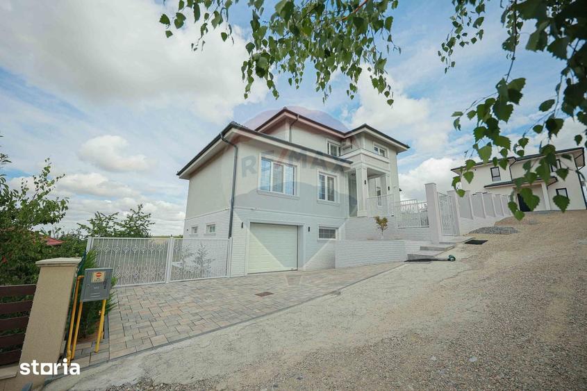 Casă cu 5 camere cu Teren 640 Mp în Oncea