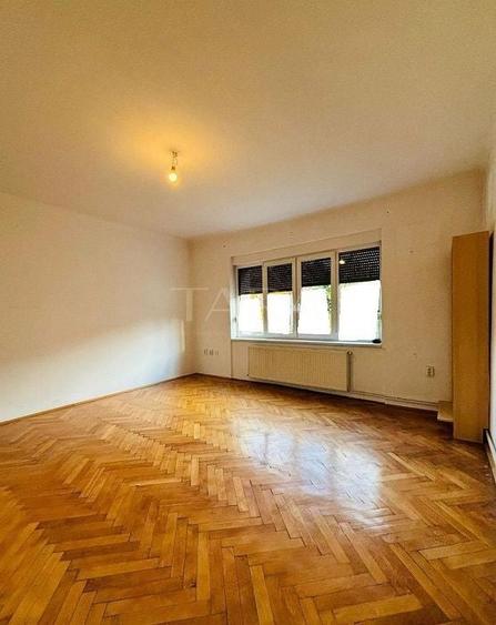 Apartament cu 3 camere semidecomandat în Andrei Mureșanu