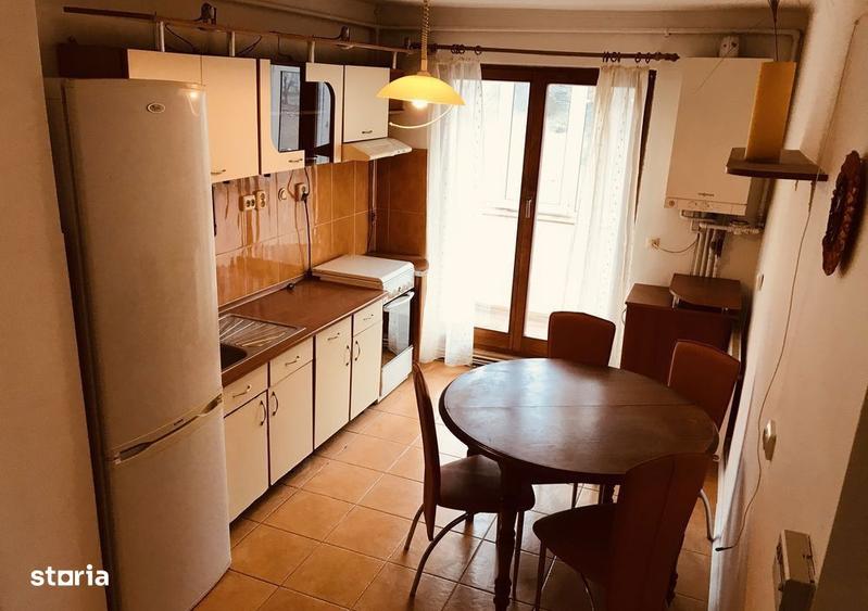 Apartament cu 4 camere decomandat în Libertății